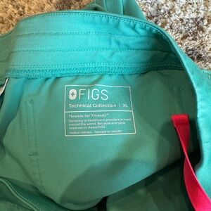 Figs real scrubs-Rafael size large  Zamora size XL